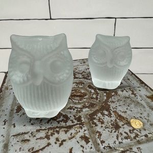 Vintage Set (2) MCM Frosted Etched Glass Owls figures/paperweight 2.5" & 2" H